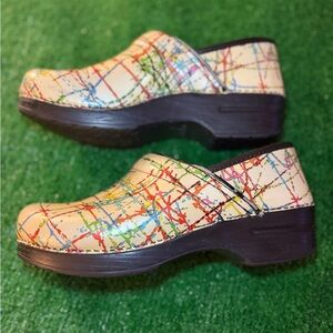 Dansko Women’s Professional Clogs Slipons Sz 40 Teacher Shoes 9.5-10 Artsy print